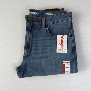 Wrangler men's jeans 36x32 . Dark wash, blue ,flex fit, cotton, regular fit